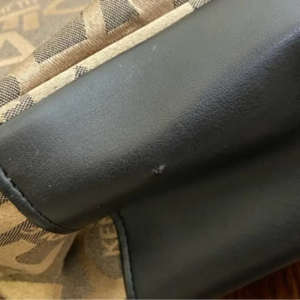 Vintage Kenneth Cole Reaction Canvas/Tapestry Brief Case.